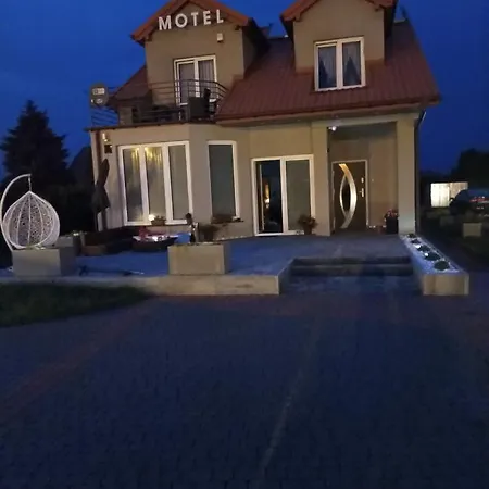 Проживание в семье Motelik White House - Goscinne Радом