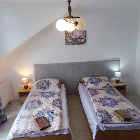 Motelik White House - Goscinne Проживание в семье Радом