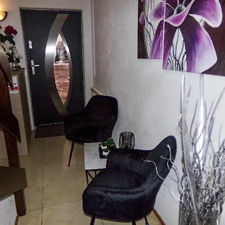 Motelik White House - Goscinne Séjour chez l'habitant