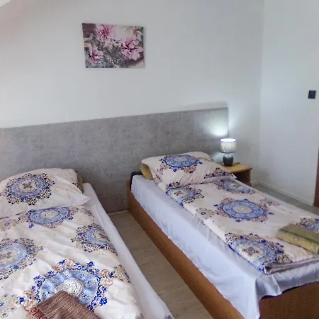 Motelik White House - Goscinne Проживание в семье Радом