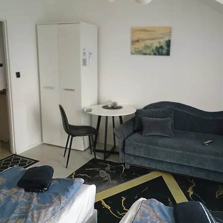 Motelik White House - Goscinne Séjour chez l'habitant