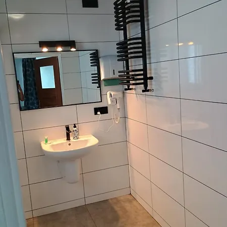 White House - Goscinne Homestay *