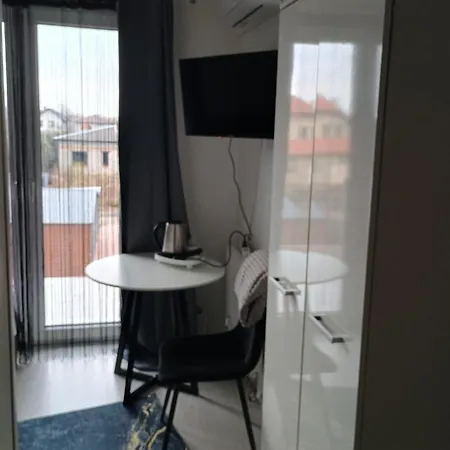 White House - Goscinne Homestay *