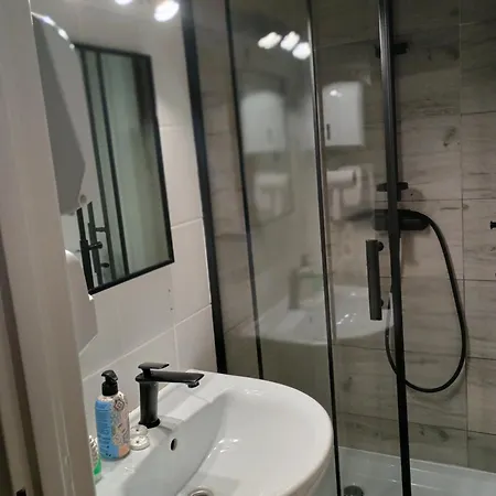 Motelik White House - Goscinne Радом