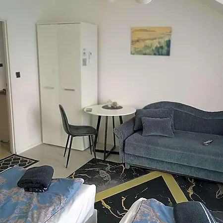 Motelik White House - Goscinne Habitación en casa particular *